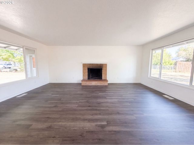 1573 Ne BARBERRY Dr, Hillsboro, OR 97124