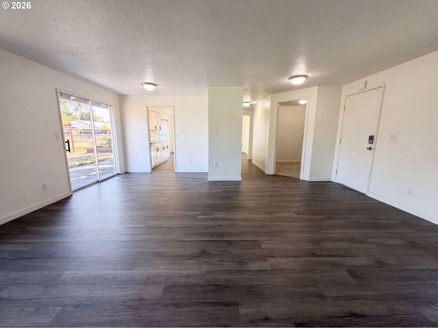 1573 Ne BARBERRY Dr, Hillsboro, OR 97124