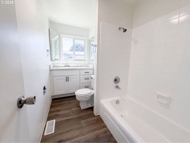 1573 Ne BARBERRY Dr, Hillsboro, OR 97124