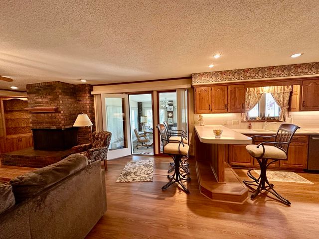 5221 E Farm Road 142, Springfield, MO 65809