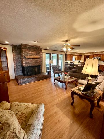 5221 E Farm Road 142, Springfield, MO 65809