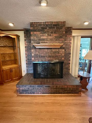 5221 E Farm Road 142, Springfield, MO 65809