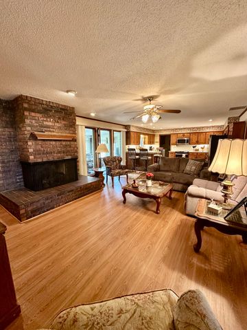 5221 E Farm Road 142, Springfield, MO 65809