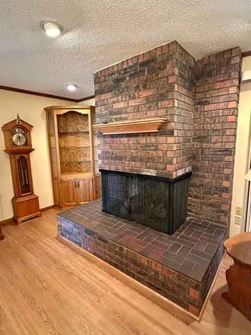 5221 E Farm Road 142, Springfield, MO 65809