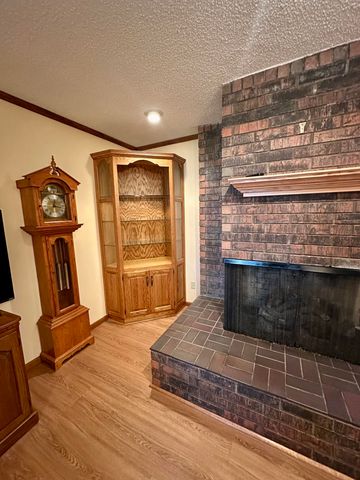 5221 E Farm Road 142, Springfield, MO 65809