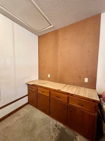 5221 E Farm Road 142, Springfield, MO 65809