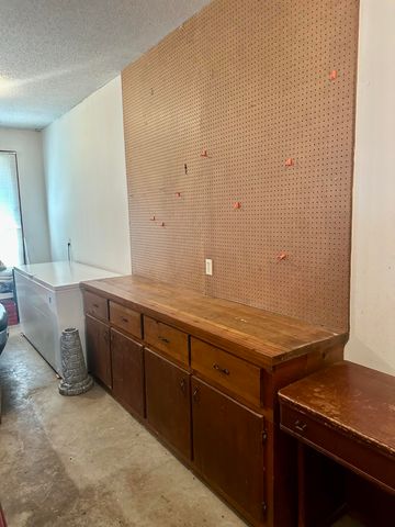 5221 E Farm Road 142, Springfield, MO 65809