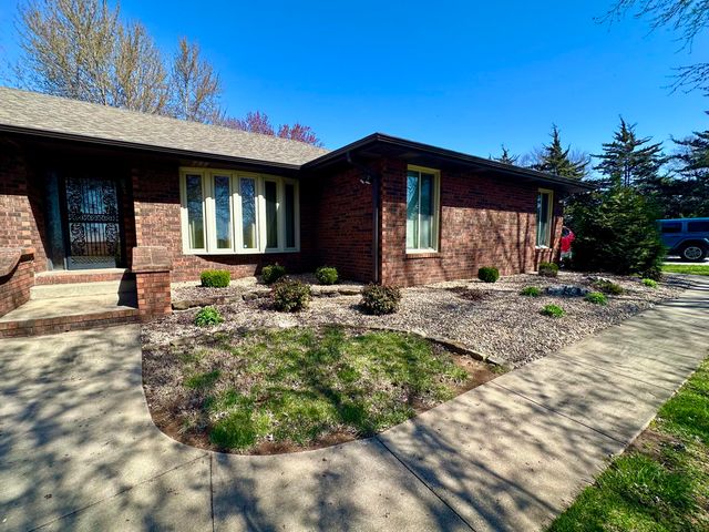 5221 E Farm Road 142, Springfield, MO 65809