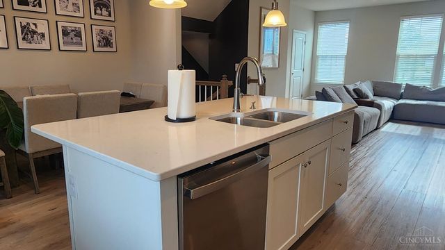 13 Wentworth Lane, Deer Park, OH 45236