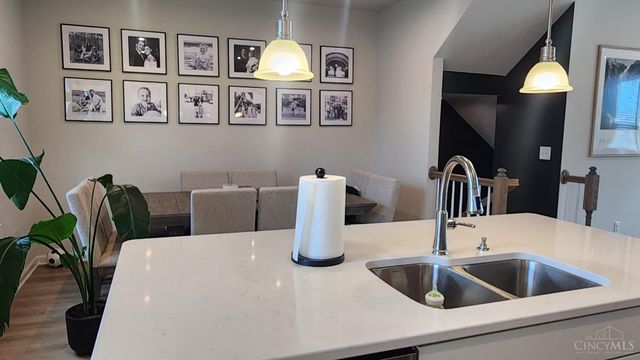 13 Wentworth Lane, Deer Park, OH 45236