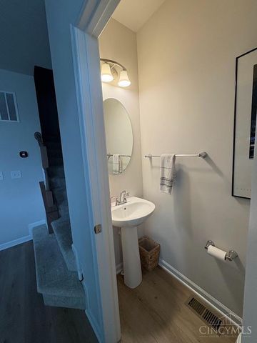 13 Wentworth Lane, Deer Park, OH 45236