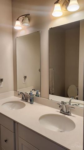 13 Wentworth Lane, Deer Park, OH 45236