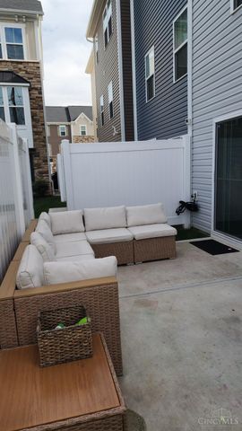 13 Wentworth Lane, Deer Park, OH 45236