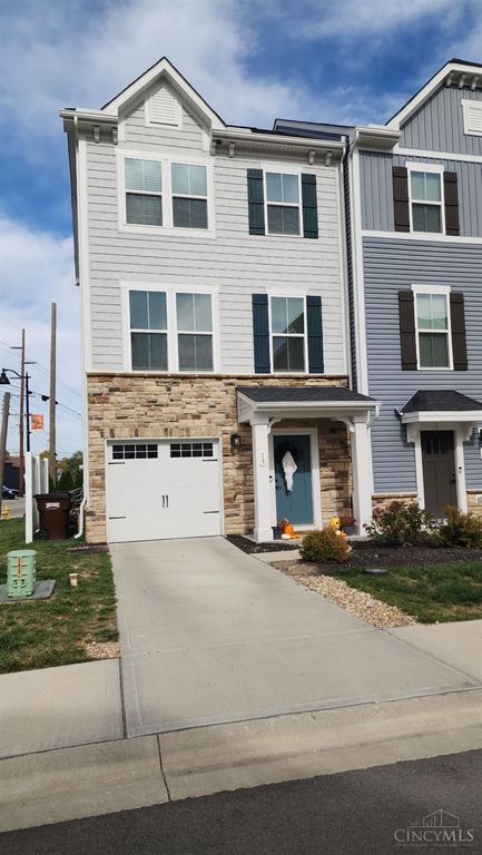 13 Wentworth Lane, Deer Park, OH 45236