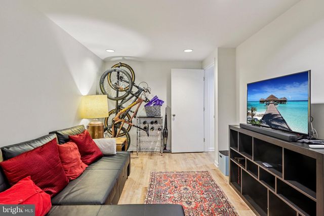 4 BURKET CT, Silver Spring, MD 20910