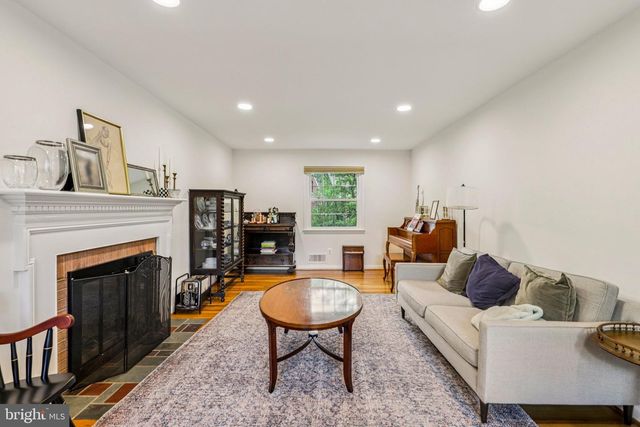 4 BURKET CT, Silver Spring, MD 20910