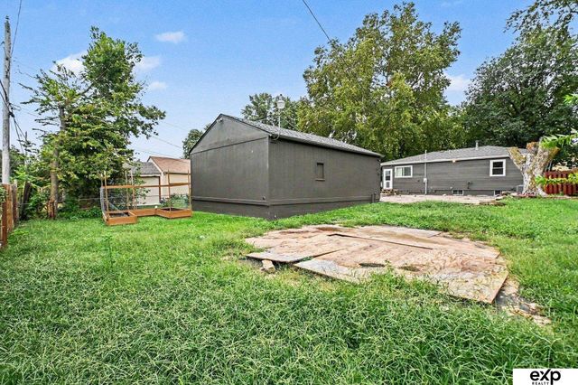 8804 Westridge Drive, Omaha, NE 68124