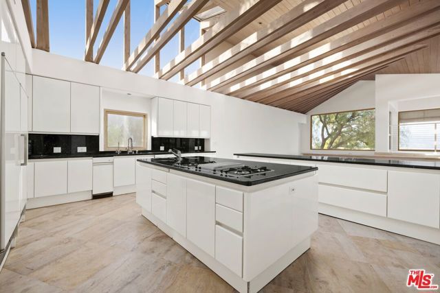 11975 Crest Place, Beverly Hills, CA 90210