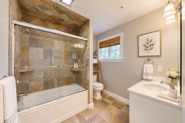 1 Thurston Pl 1, Medfield, MA 02052
