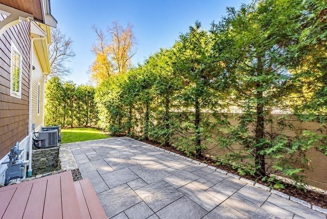 1 Thurston Pl 1, Medfield, MA 02052