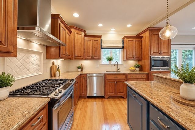 1 Thurston Pl 1, Medfield, MA 02052