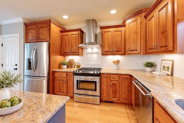 1 Thurston Pl 1, Medfield, MA 02052