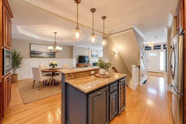 1 Thurston Pl 1, Medfield, MA 02052