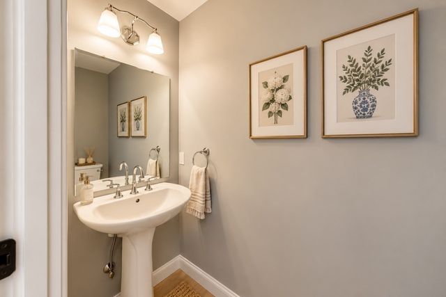 1 Thurston Pl 1, Medfield, MA 02052