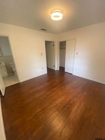 606 S Boyd St, Lindale, TX 75771