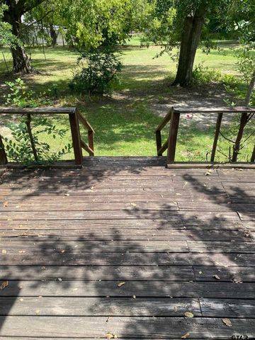 606 S Boyd St, Lindale, TX 75771