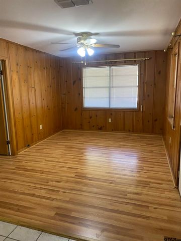 606 S Boyd St, Lindale, TX 75771