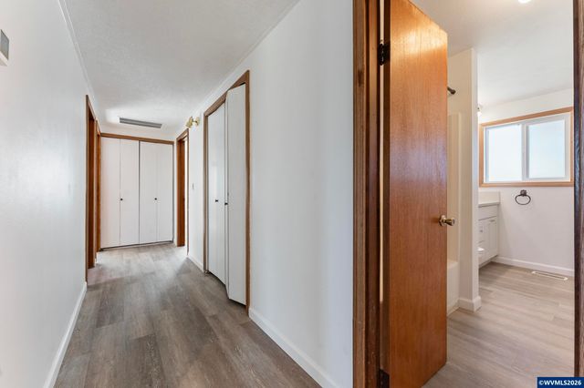 38255 Robinson Dr, Scio, OR 97374