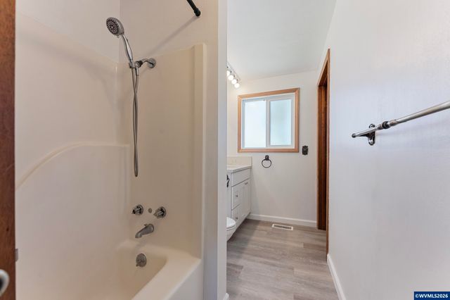 38255 Robinson Dr, Scio, OR 97374