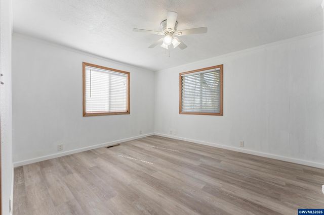 38255 Robinson Dr, Scio, OR 97374