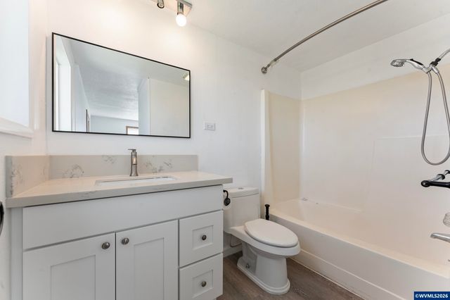 38255 Robinson Dr, Scio, OR 97374