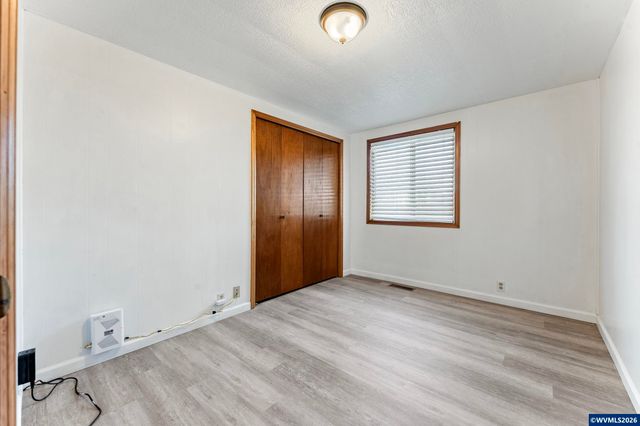 38255 Robinson Dr, Scio, OR 97374