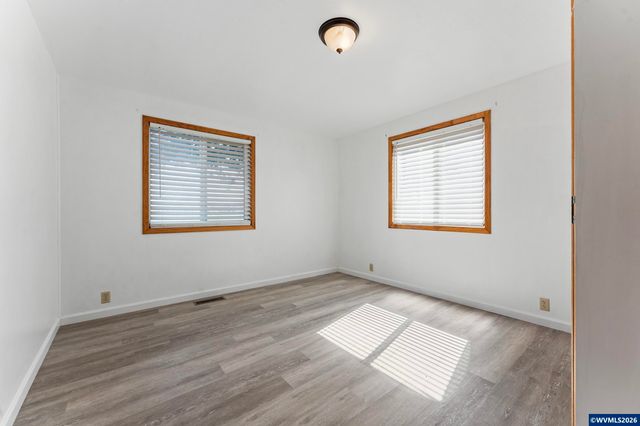 38255 Robinson Dr, Scio, OR 97374