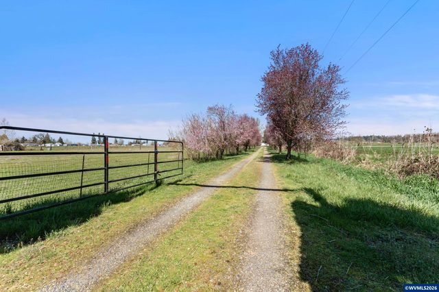 38255 Robinson Dr, Scio, OR 97374