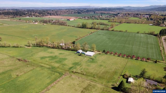 38255 Robinson Dr, Scio, OR 97374