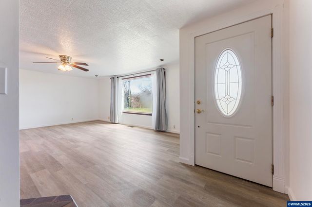 38255 Robinson Dr, Scio, OR 97374