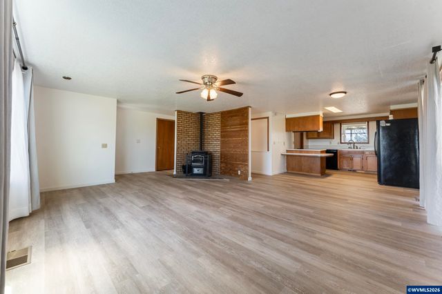 38255 Robinson Dr, Scio, OR 97374