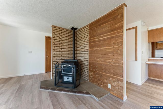 38255 Robinson Dr, Scio, OR 97374