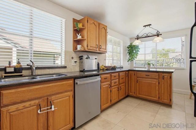 431 Nantucket, Escondido, CA 92027