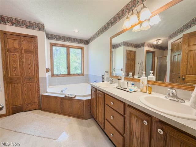 2919 Pine Trails Circle, Hudson, OH 44236
