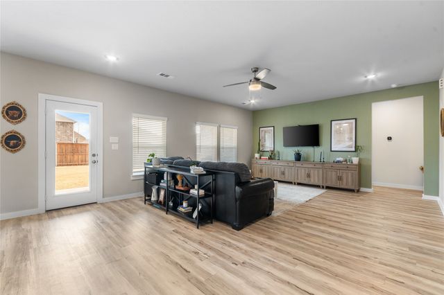 797 Vineyard Way, Forney, TX 75126