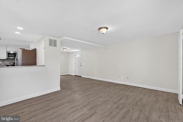 16 TYRONE AVE, New Castle, DE 19720