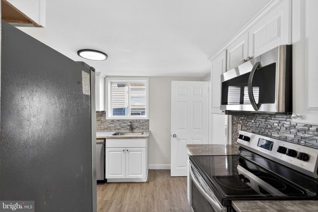 16 TYRONE AVE, New Castle, DE 19720
