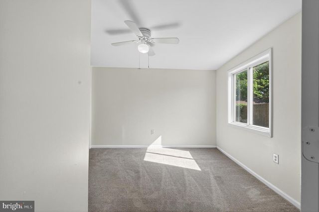 16 TYRONE AVE, New Castle, DE 19720