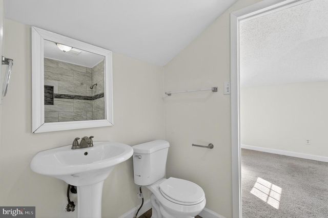 16 TYRONE AVE, New Castle, DE 19720
