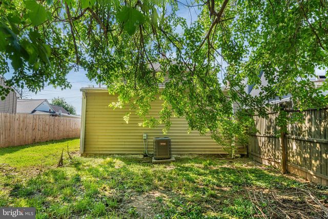 16 TYRONE AVE, New Castle, DE 19720